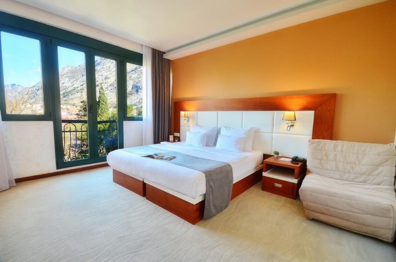 Отель Hotel Porto In Котор-4