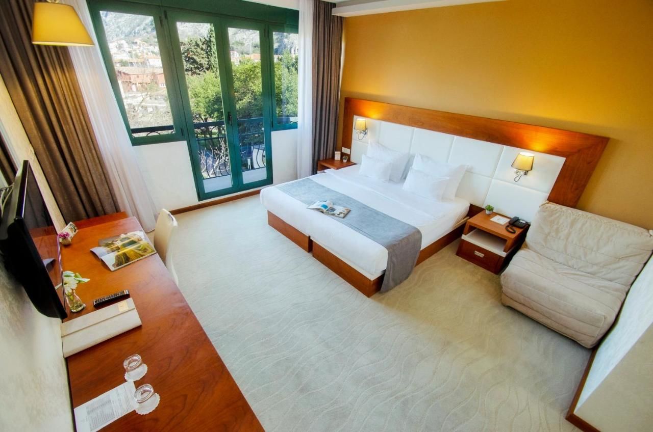 Отель Hotel Porto In Котор-13