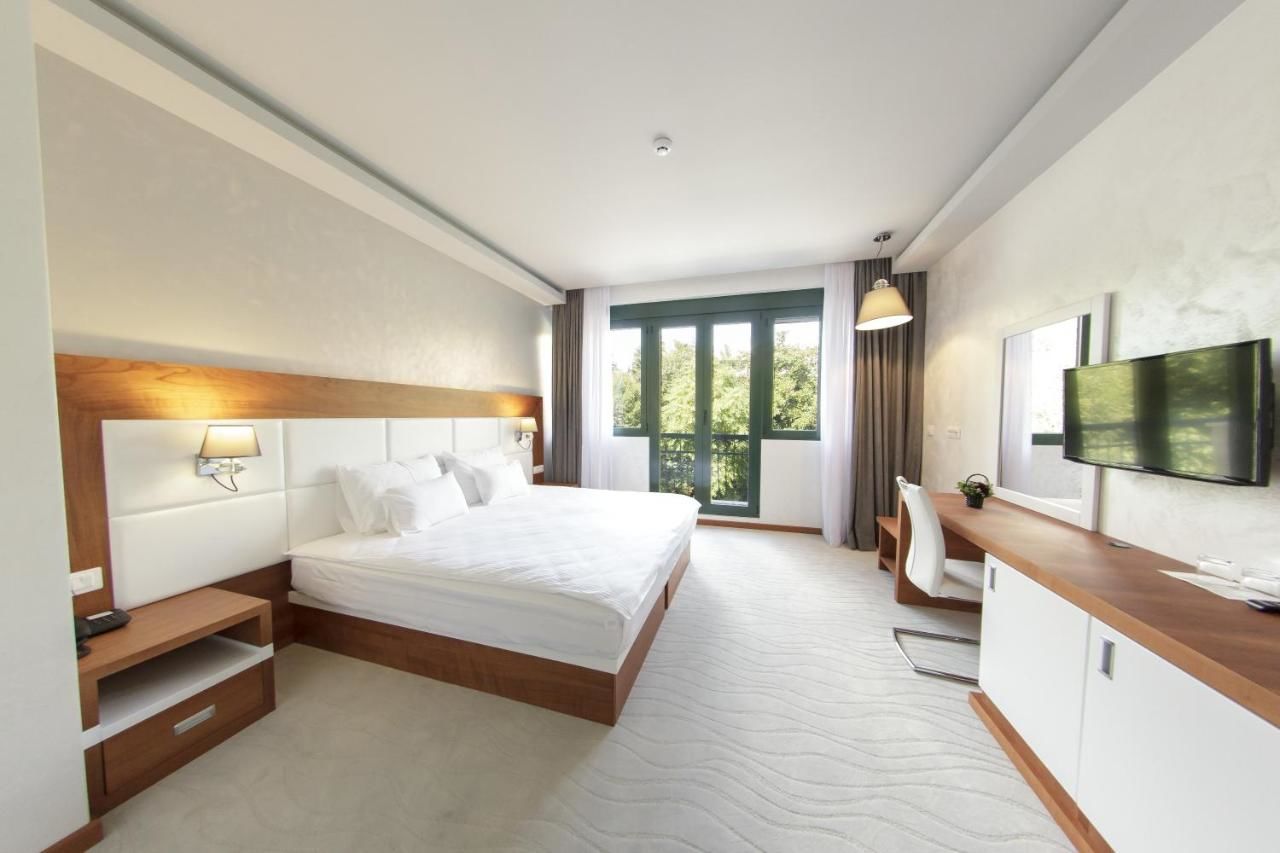Отель Hotel Porto In Котор-15