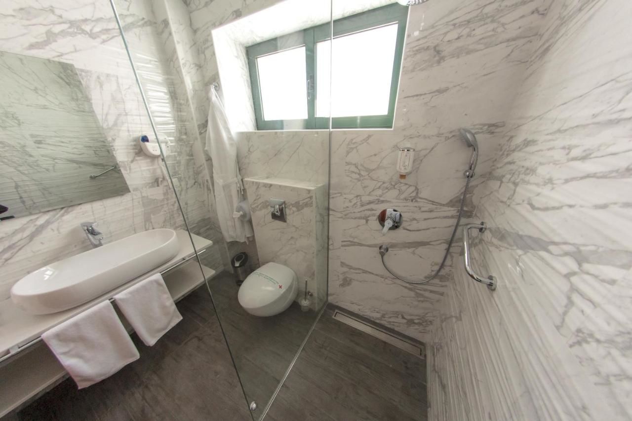 Отель Hotel Porto In Котор-27
