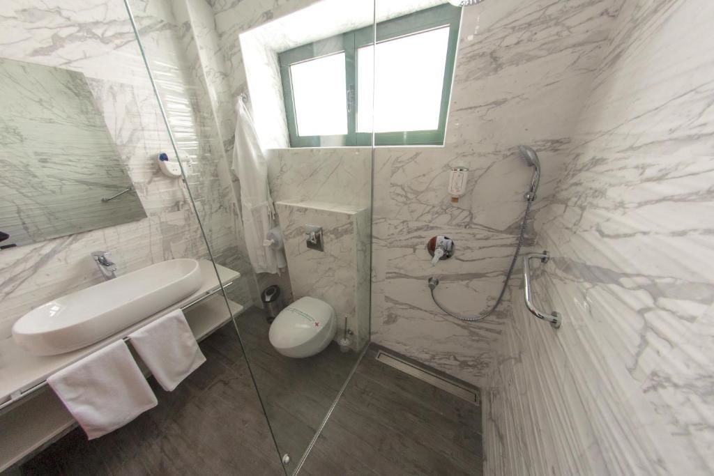 Отель Hotel Porto In Котор-53