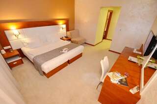 Отель Hotel Porto In Котор Улучшенный двухместный номер с 1 кроватью или 2 отдельными кроватями-6