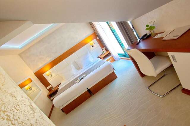 Отель Hotel Porto In Котор-19